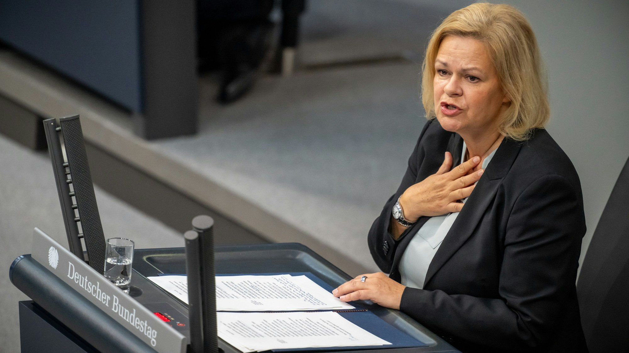 Nancy Faeser (SPD), Bundesministerin des Innern und Heimat, bei der Debatte zur ersten Lesung mehrerer Gesetzentwürfe zum sogenannten Sicherheitspaket der Bundesregierung.