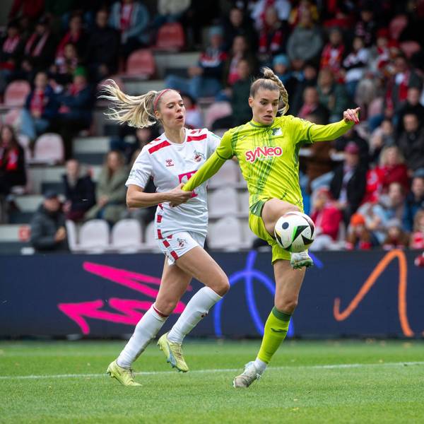 Selina Cerci TSG Hoffenheim, 29 im Zweikampf mit Janina Hechler FC Koeln, 28 trifft das Tor zum 0:2, GER, 1. FC Koeln vs TSG 1899 Hoffenheim, Fussball Google Pixel Frauen Bundesliga, 6. Spieltag, Saison 2024/2025, 13.10.2024 DFB regulations prohibit any use of photographs as image sequences and/or quasi-video GER, 1. FC Koeln vs TSG 1899 Hoffenheim, Fussball Google Pixel Frauen Bundesliga, 6. Spieltag, Saison 2024/2025, 13.10.2024 Koeln *** Selina Cerci TSG Hoffenheim, 29 in duel with Janina Hechler FC Koeln, 28 scores the goal to 0 2, GER, 1 FC Koeln vs TSG 1899 Hoffenheim, Football Google Pixel Womens Bundesliga, Matchday 6, Season 2024 2025, 13 10 2024 DFB regulations prohibit any use of photographs as image sequences and or quasi video GER, 1 FC Koeln vs TSG 1899 Hoffenheim, Football Google Pixel Womens Bundesliga, Matchday 6, Season 2024 2025, 13 10 2024 Koeln Copyright: xEibner-Pressefoto/Memmlerx EP_MMR
