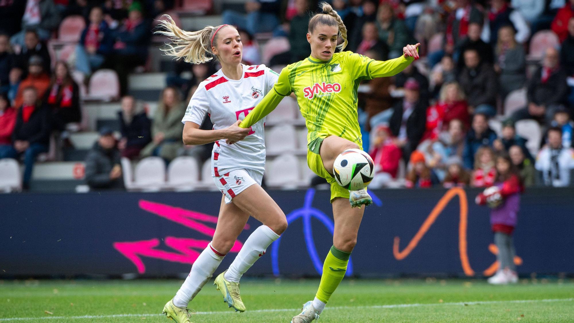 Selina Cerci TSG Hoffenheim, 29 im Zweikampf mit Janina Hechler FC Koeln, 28 trifft das Tor zum 0:2, GER, 1. FC Koeln vs TSG 1899 Hoffenheim, Fussball Google Pixel Frauen Bundesliga, 6. Spieltag, Saison 2024/2025, 13.10.2024 DFB regulations prohibit any use of photographs as image sequences and/or quasi-video GER, 1. FC Koeln vs TSG 1899 Hoffenheim, Fussball Google Pixel Frauen Bundesliga, 6. Spieltag, Saison 2024/2025, 13.10.2024 Koeln *** Selina Cerci TSG Hoffenheim, 29 in duel with Janina Hechler FC Koeln, 28 scores the goal to 0 2, GER, 1 FC Koeln vs TSG 1899 Hoffenheim, Football Google Pixel Womens Bundesliga, Matchday 6, Season 2024 2025, 13 10 2024 DFB regulations prohibit any use of photographs as image sequences and or quasi video GER, 1 FC Koeln vs TSG 1899 Hoffenheim, Football Google Pixel Womens Bundesliga, Matchday 6, Season 2024 2025, 13 10 2024 Koeln Copyright: xEibner-Pressefoto/Memmlerx EP_MMR