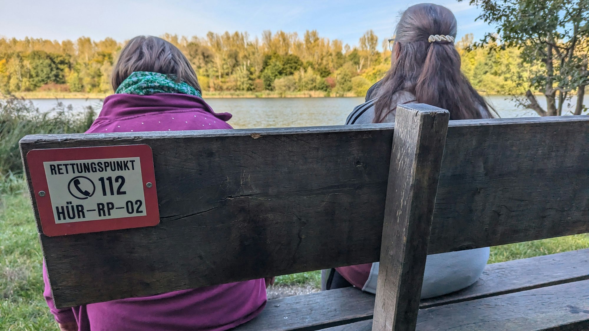 Auf dem Bild ist eine Bank mit einem neuen Rettungspunkt zu sehen.