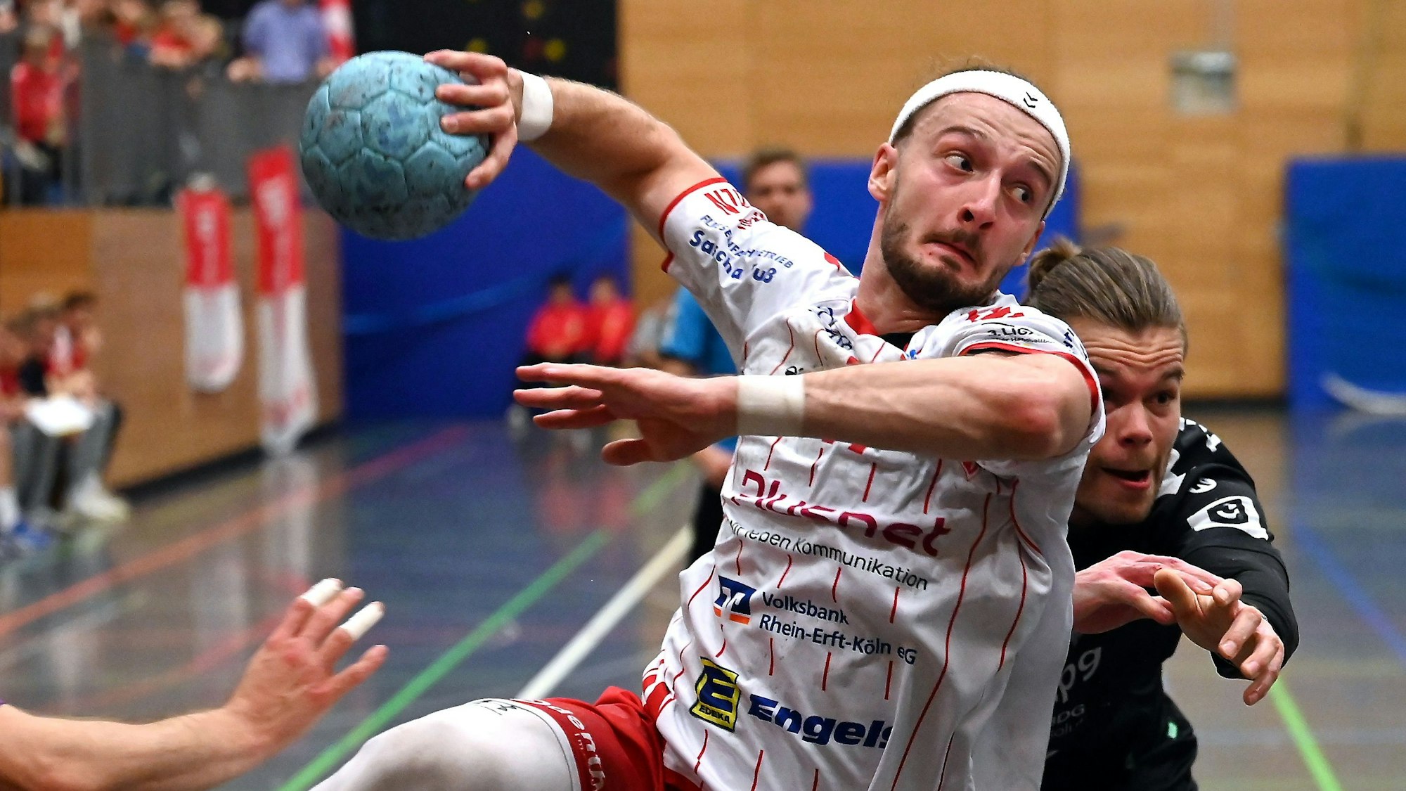 27.09.2024, Handball-Longericher SC Köln - TuS Opladen
Jonas Kämper (Longerich)
rechts: Maurice Meurer (Opl)
Foto: Uli Herhaus