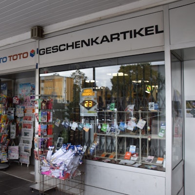 Die letzte Postbank-Filiale in Köln-Stammheim schließt. Sie war im Kiosk „Lotto Bell“, der von Michael Bell geführt wird.
