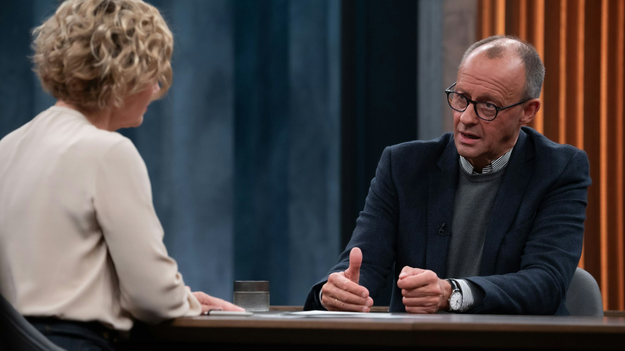 ARD/NDR-CAREN MIOSGA
Caren Miosga und Friedrich Merz (CDU)
©NDR/Thomas Ernst,honorarfreie Verwendung gemäß der AGB im engen inhaltlichen, redaktionellen Zusammenhang mit genannter NDR-Sendung bei Nennung "Bild:NDR/Thomas Ernst"