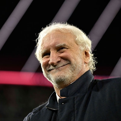 Rudi Völler steht in der Münchner Allianz Arena.