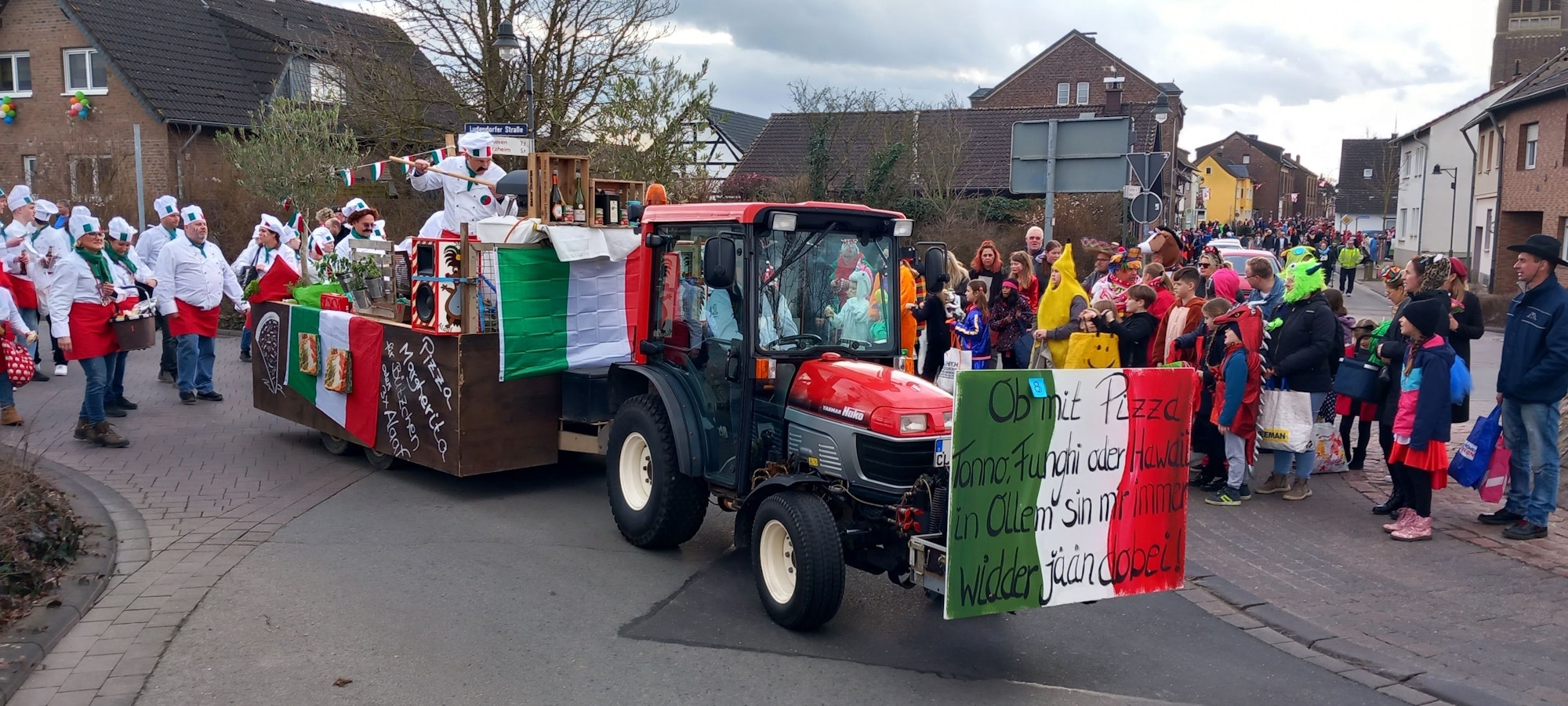 Karnevalswagen im Zug von Ollheim