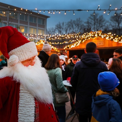 Der Weihnachtsmarkt in Sülz auf dem Elisabeth-von-Mumm-Platz.