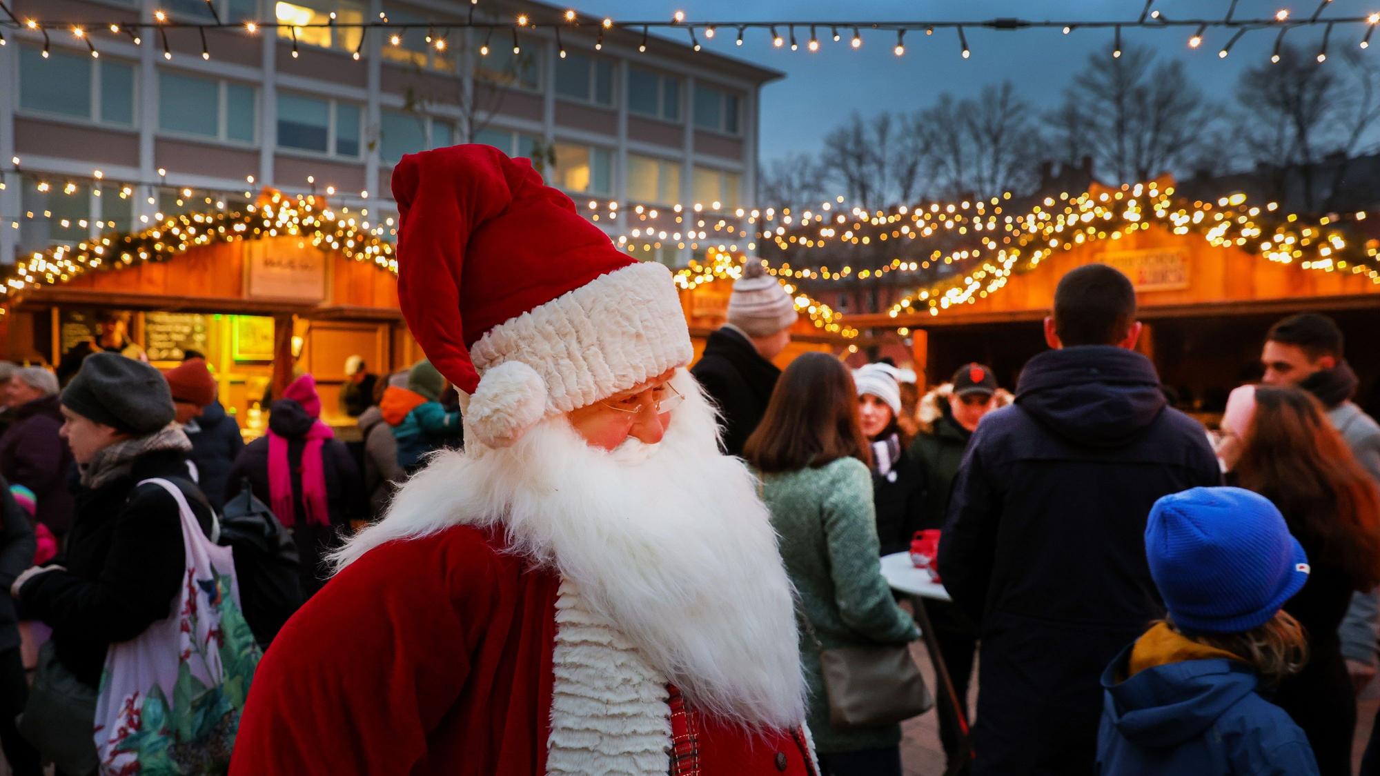 Der Weihnachtsmarkt in Sülz auf dem Elisabeth-von-Mumm-Platz.