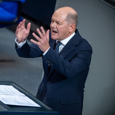 16.10.2024, Berlin: Bundeskanzler Olaf Scholz (SPD), spricht bei einer Regierungserklärung zum EU-Gipfel im Bundestag. Foto: Michael Kappeler/dpa +++ dpa-Bildfunk +++