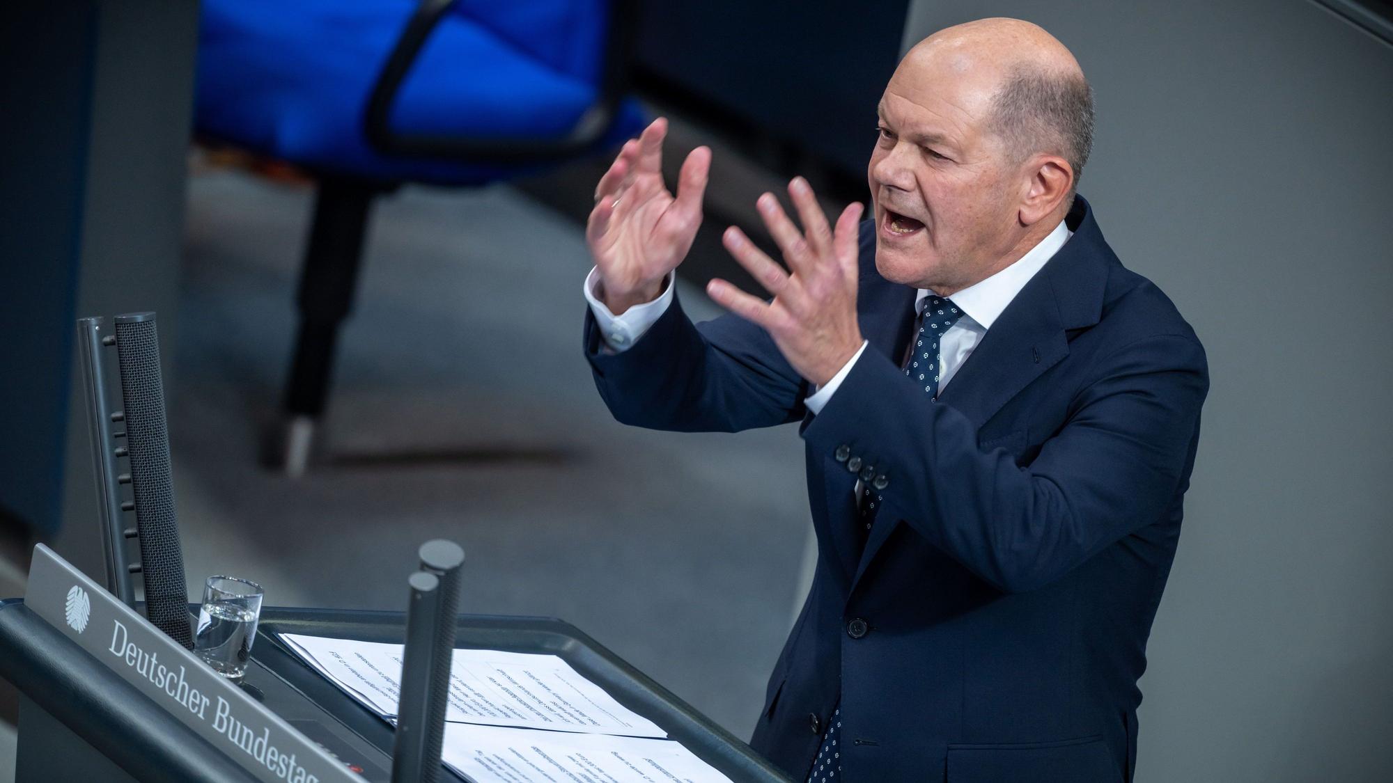 16.10.2024, Berlin: Bundeskanzler Olaf Scholz (SPD), spricht bei einer Regierungserklärung zum EU-Gipfel im Bundestag. Foto: Michael Kappeler/dpa +++ dpa-Bildfunk +++