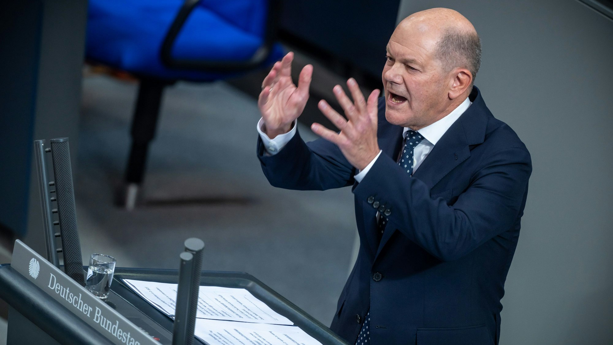 16.10.2024, Berlin: Bundeskanzler Olaf Scholz (SPD), spricht bei einer Regierungserklärung zum EU-Gipfel im Bundestag. Foto: Michael Kappeler/dpa +++ dpa-Bildfunk +++