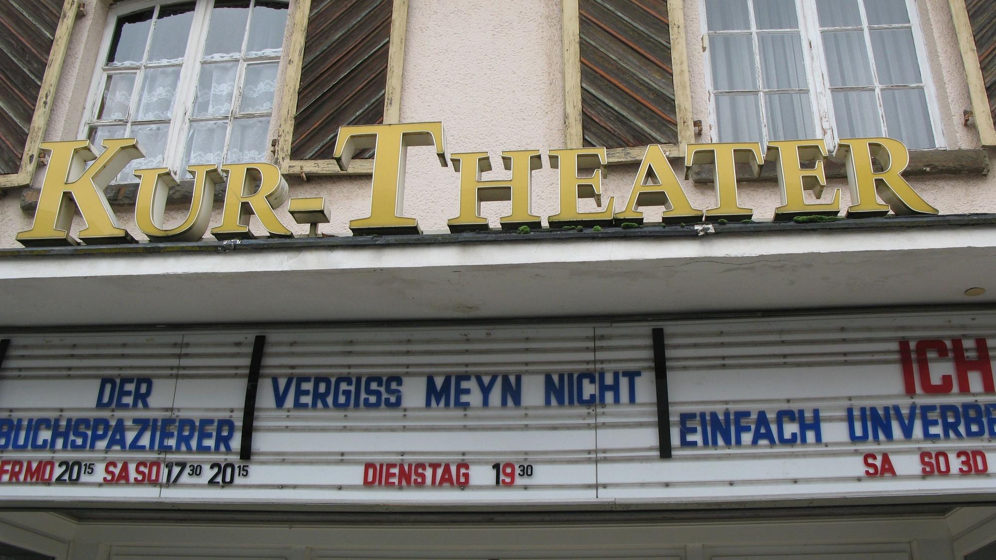 Die Fassade des Kur-Theaters Hennef