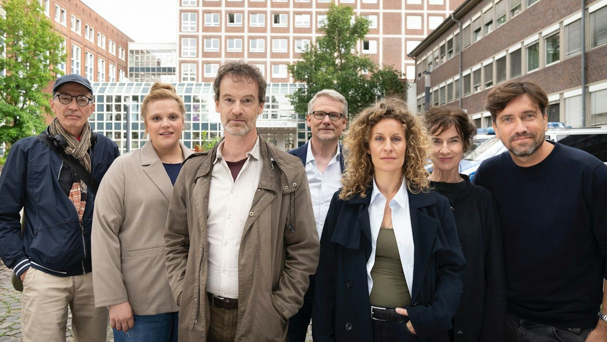 Alessija Lause mit dem Dortmunder Tatort-Team.