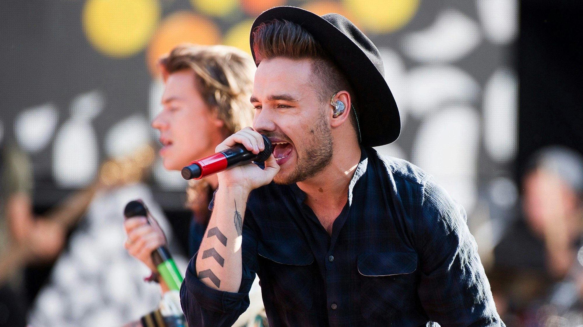 Liam Payne performt auf der Bühne neben Harry Styles. (Archivbild) Nun ist der Sänger im Alter von nur 31 Jahren gestorben.