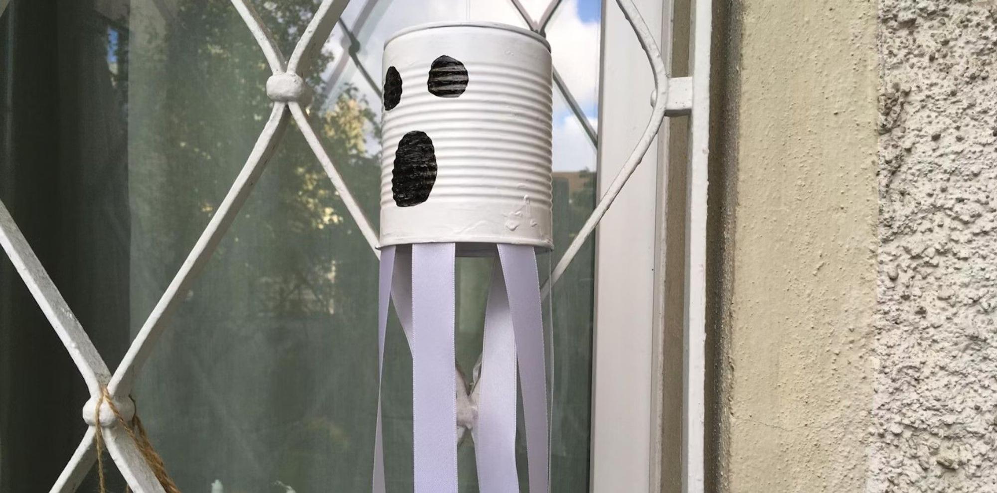 Halloween-Deko am Fenster. (Symbolbild)