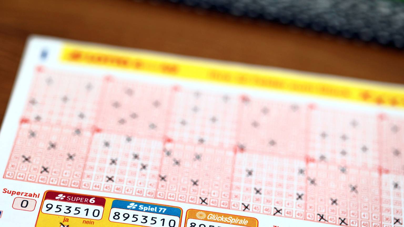 Die Zusatzlotterie Spiel 77 brachte einem Tipper aus dem Raum Bottrop am Mittwoch (16. Oktober) mächtig Glück. Er hatte die siebenstellige Gewinnzahl auf seinem Spielschein und gewinnt rund 1,4 Millionen Euro.