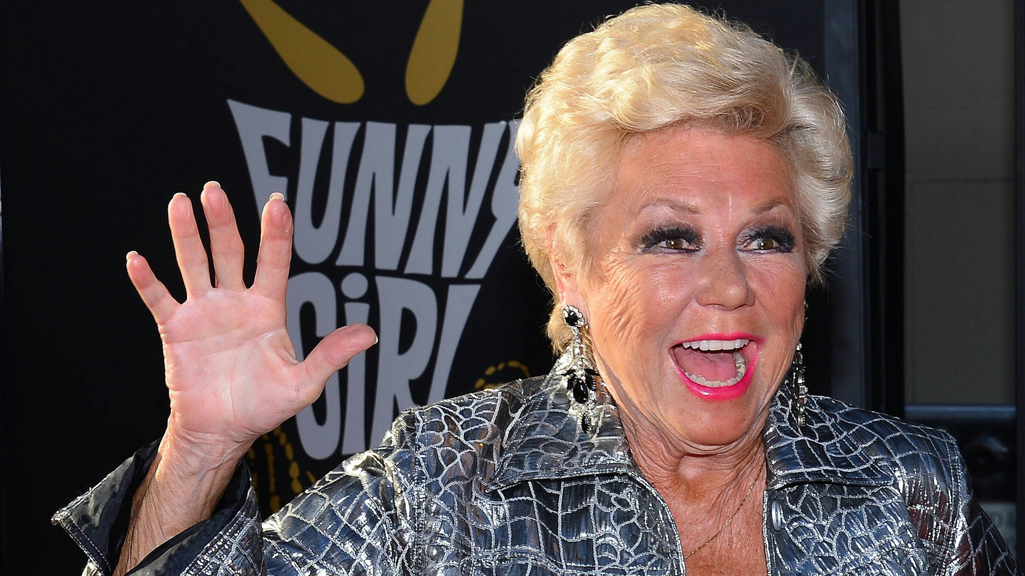 Mitzi Gaynor bei einer Filmpremiere.