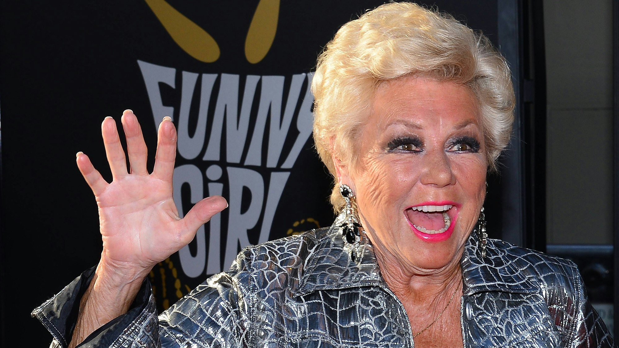Mitzi Gaynor bei einer Filmpremiere.