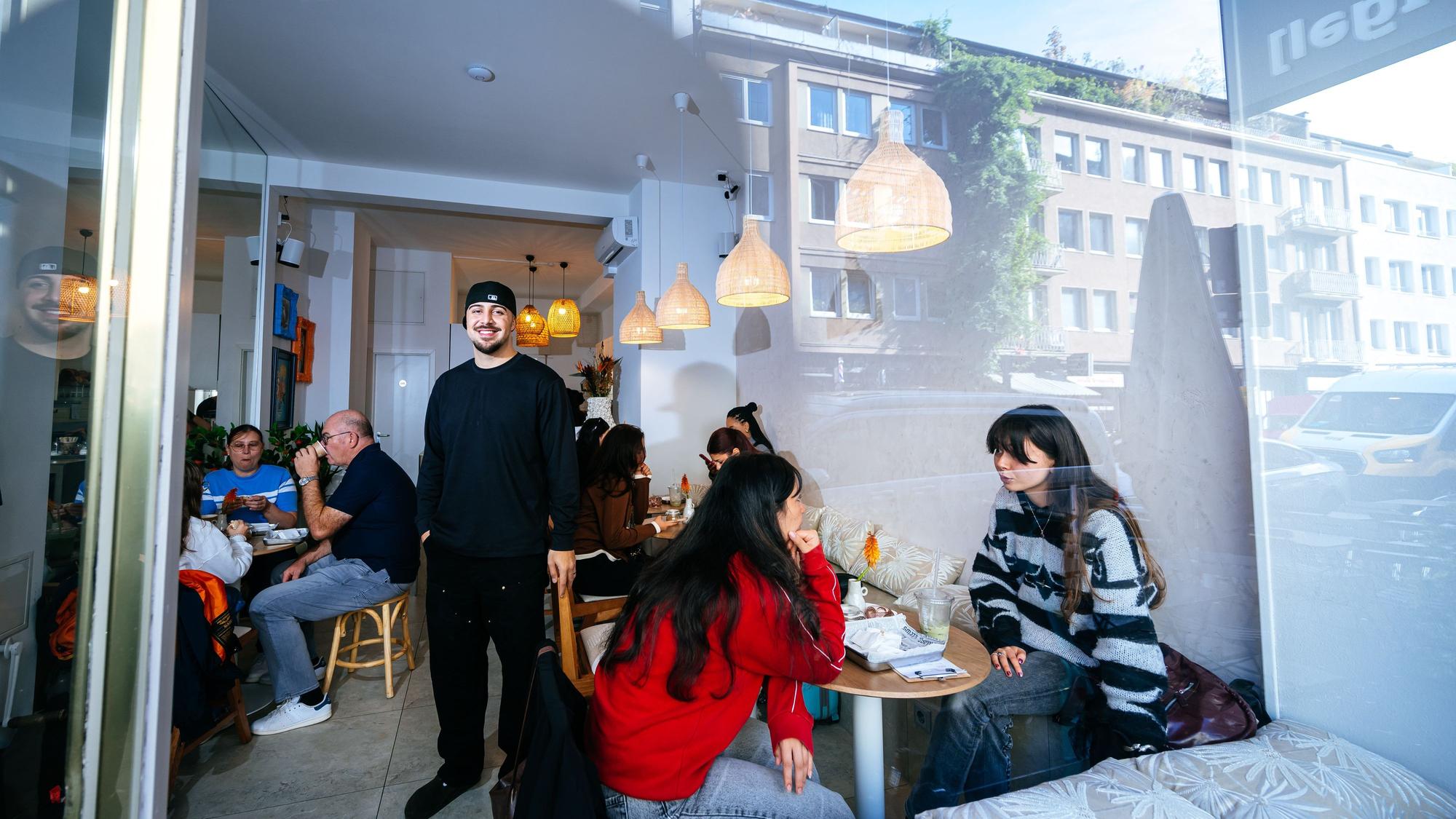Dolunay Gürel, Mitgründer des Cafés „beigel“