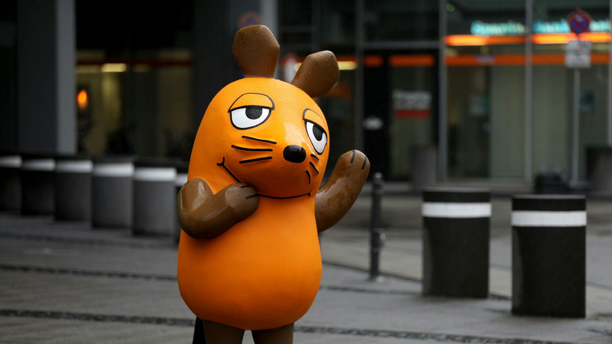 Köln: Ein Figur der Maus steht vor dem WDR.