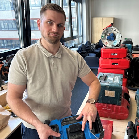 Handwerker bekommt gestohlene Werkzeuge zurück