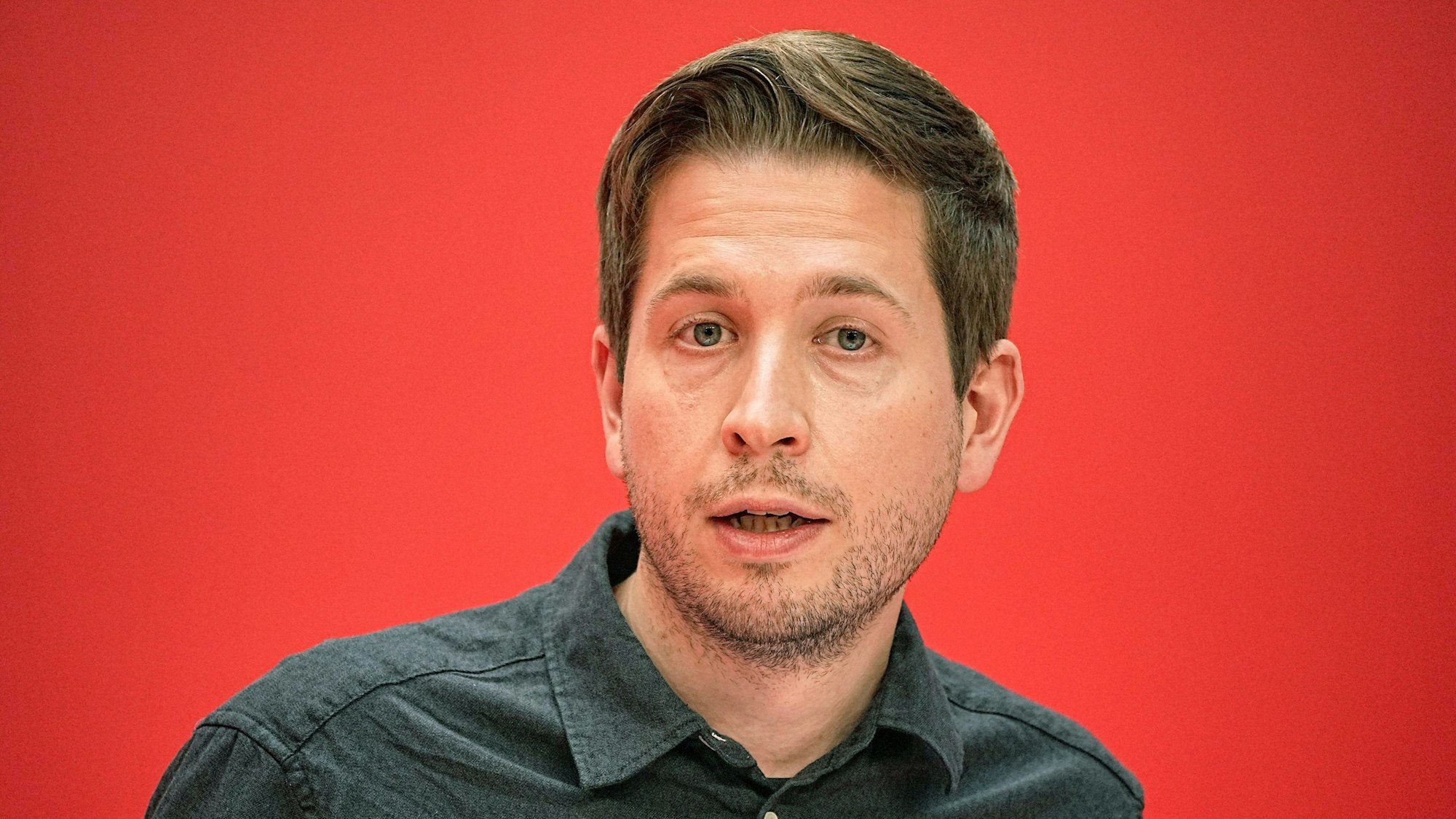 Kevin Kühnert habe sich vor einigen Jahren in einen „Mann mit FDP-Parteibuch“ verliebt, schreibt „Die Zeit“. (Archivbild)