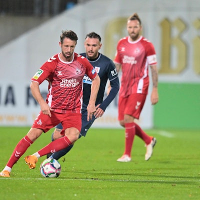 GER, Regionalliga West, Wuppertaler SV vs. 1.FC Köln U23 / 18.10.2024, Wuppertal , Stadion am Zoo, GER, Regionalliga West, Wuppertaler SV vs. 1.FC Köln U23 DFB- Regionalliga West regulations prohibit any use of photographs as image sequences and/or quasi-video im Bild Mark Alexander Uth 1. FC Köln U21, U 21 17  vor Oktay Dal  Wuppertaler SV 14 . *** GER, Regionalliga West, Wuppertaler SV vs 1 FC Köln U23 18 10 2024, Wuppertal , Stadion am Zoo, GER, Regionalliga West, Wuppertaler SV vs 1 FC Köln U23 DFB Regionalliga West regulations prohibit any use of photographs as image sequences and or quasi video im Bild Mark Alexander Uth 1 FC Köln U21 17 vor Oktay Dal Wuppertaler SV 14 NordphotoxGmbHx/xFreund nph00018