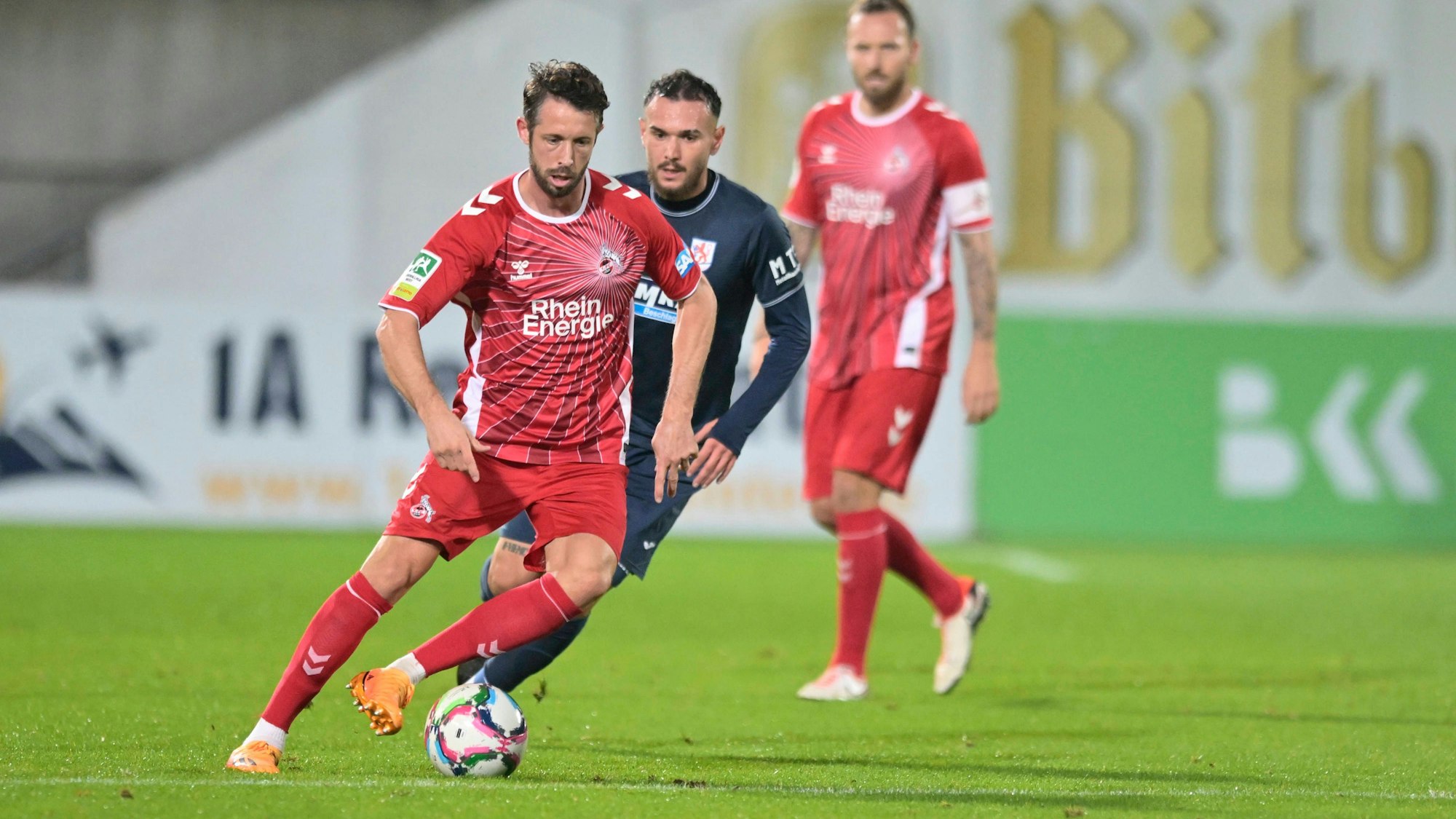 GER, Regionalliga West, Wuppertaler SV vs. 1.FC Köln U23 / 18.10.2024, Wuppertal , Stadion am Zoo, GER, Regionalliga West, Wuppertaler SV vs. 1.FC Köln U23 DFB- Regionalliga West regulations prohibit any use of photographs as image sequences and/or quasi-video im Bild Mark Alexander Uth 1. FC Köln U21, U 21 17 vor Oktay Dal Wuppertaler SV 14 . *** GER, Regionalliga West, Wuppertaler SV vs 1 FC Köln U23 18 10 2024, Wuppertal , Stadion am Zoo, GER, Regionalliga West, Wuppertaler SV vs 1 FC Köln U23 DFB Regionalliga West regulations prohibit any use of photographs as image sequences and or quasi video im Bild Mark Alexander Uth 1 FC Köln U21 17 vor Oktay Dal Wuppertaler SV 14 NordphotoxGmbHx/xFreund nph00018