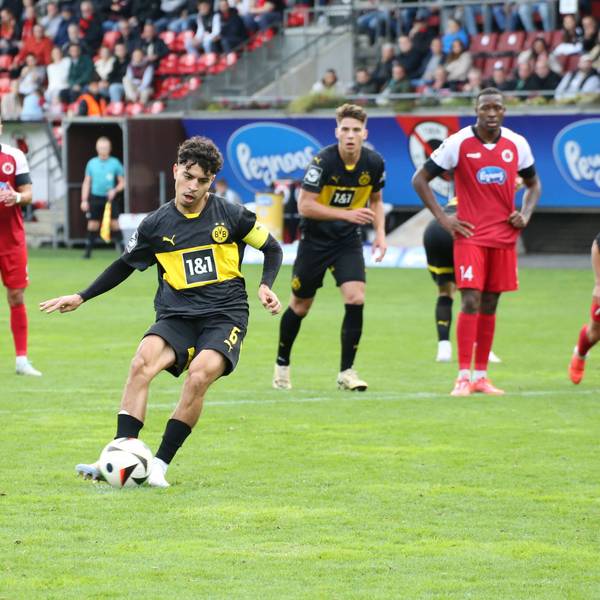 19.10.2024, xgrfx, Fussball 3.Liga, Viktoria Koeln - Borussia Dortmund U23 emspor, v.l. Tor, Ayman Azhil Borussia Dortmund U23 DFL/DFB REGULATIONS PROHIBIT ANY USE OF PHOTOGRAPHS as IMAGE SEQUENCES and/or QUASI-VIDEO Koeln *** 19 10 2024, xgrfx, Fussball 3 Liga, Viktoria Koeln Borussia Dortmund U23 emspor, v l Tor, Ayman Azhil Borussia Dortmund U23 DFL DFB REGULATIONS PROHIBIT ANY USE OF PHOTOGRAPHS as IMAGE SEQUENCES and or QUASI VIDEO Koeln