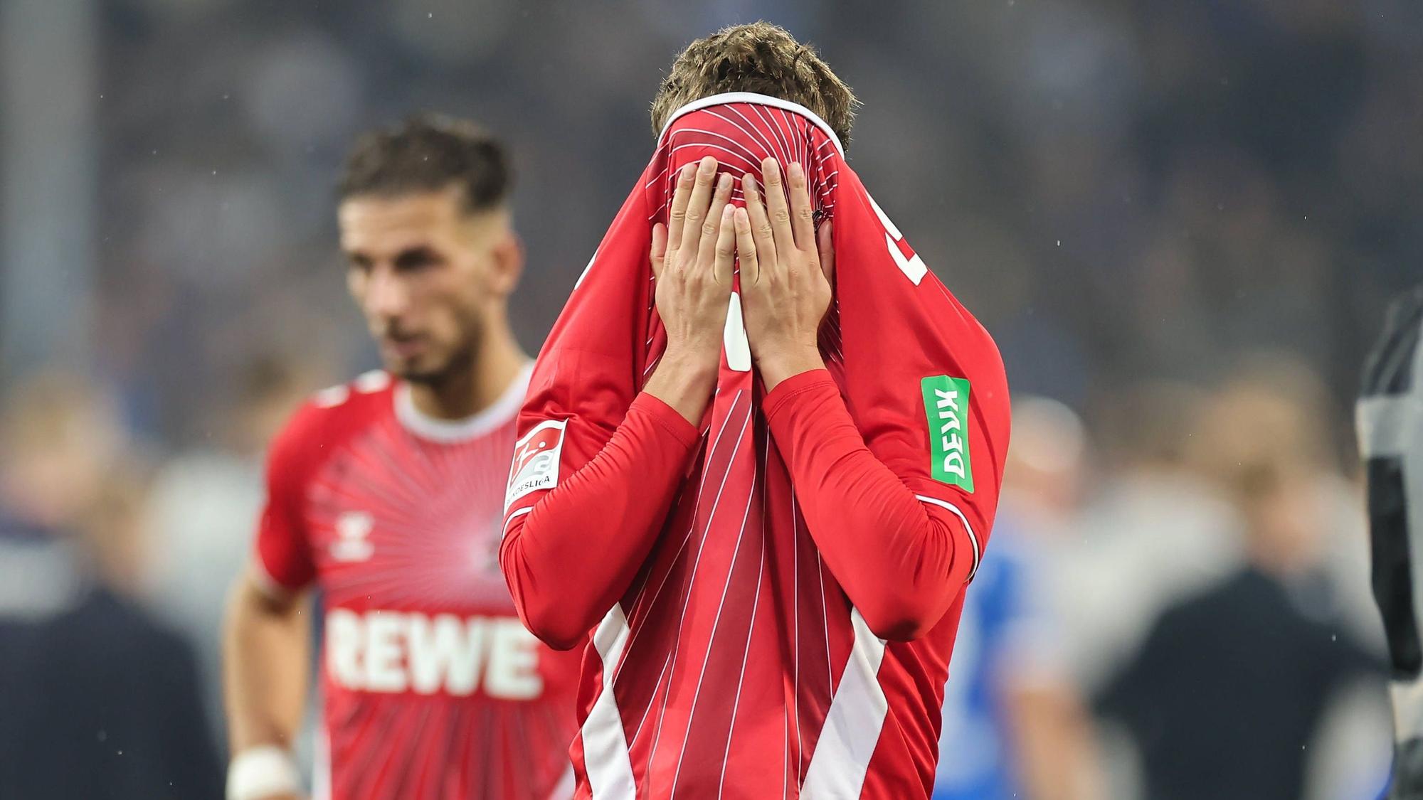 Luca Waldschmidt vom 1. FC Köln zeigt nach dem 1:5 in Darmstadt seine Enttäuschung.
