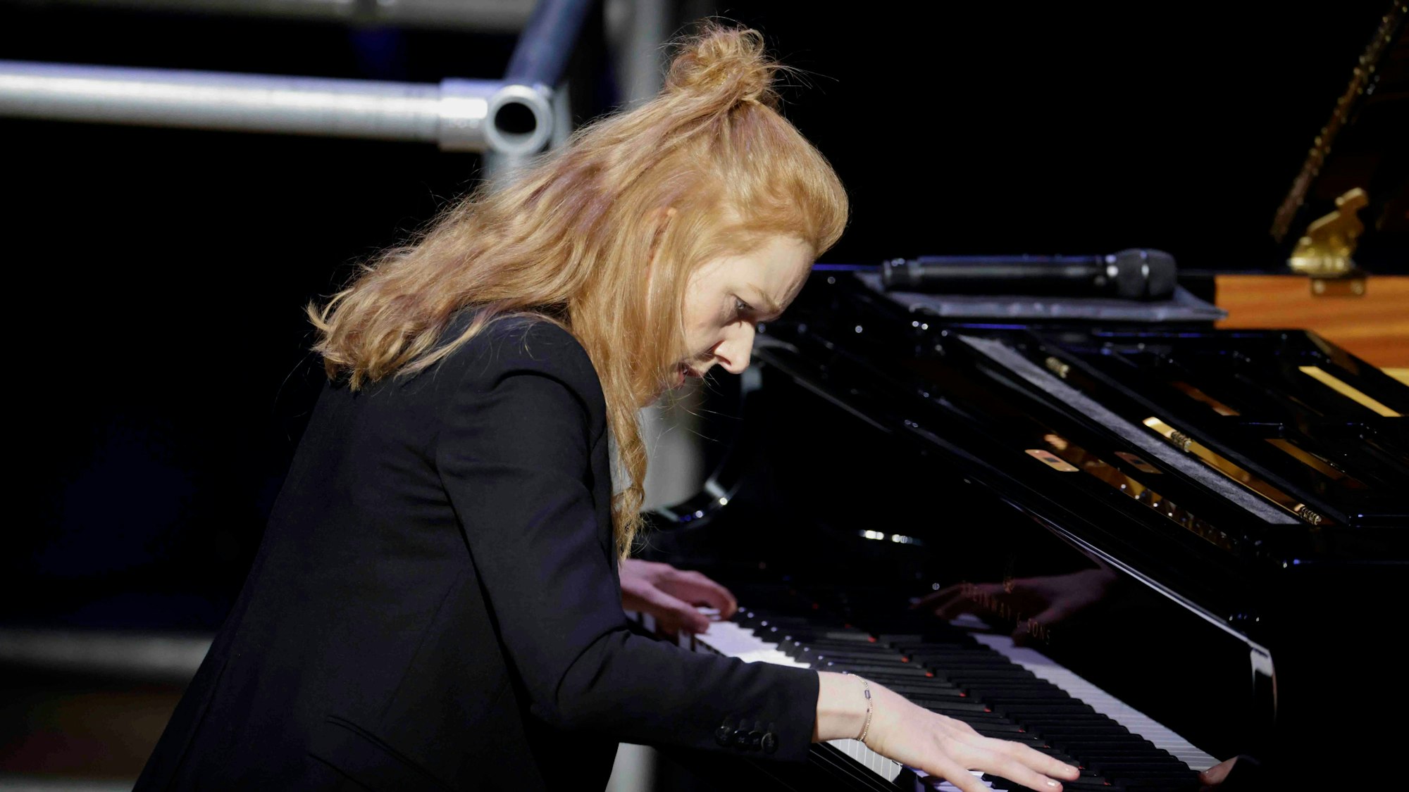 Pianistin Sina Kloke ist stellvertretende Vorsitzende von „Glow Up“ und trat bei dem Kozertabend auf.