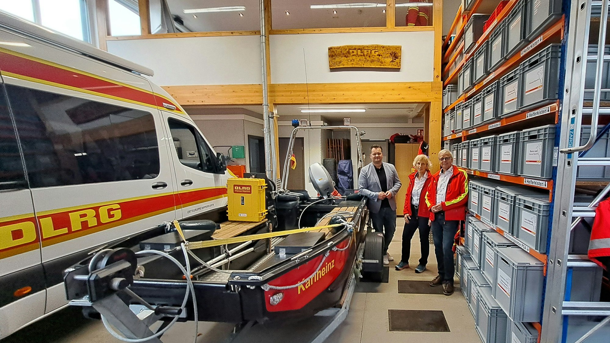 Das Foto zeigt die beengten Verhältnisse  im DLRG-Einsatzzentrum.