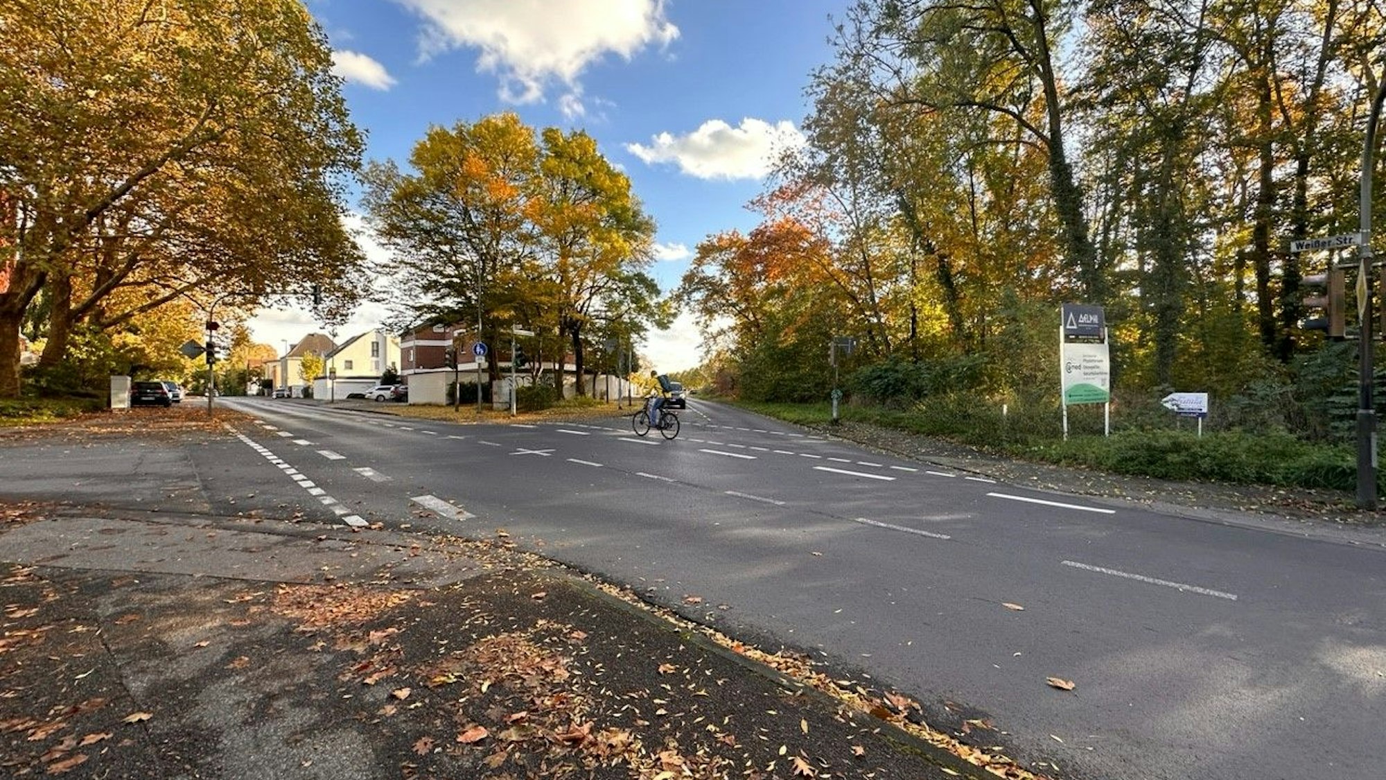Die Kreuzung an der Weißer Straße, Ecke Hammerschmidtstraße und Adolf-Menzel-Straße, wird ab Anfang November umgebaut.