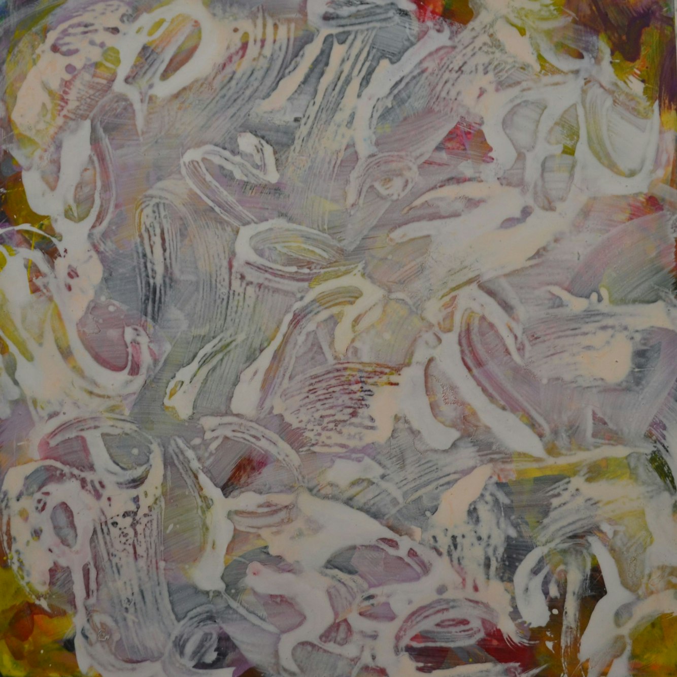 Ein abstraktes, quadratisches Gemälde.