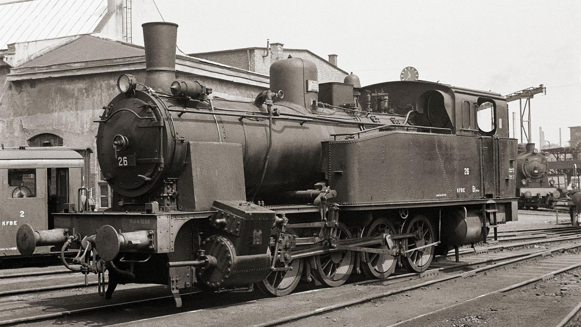 Die Dampflok 26 im Betriebswerk Frechen, im Hintergrund die Lok 33 und V2.