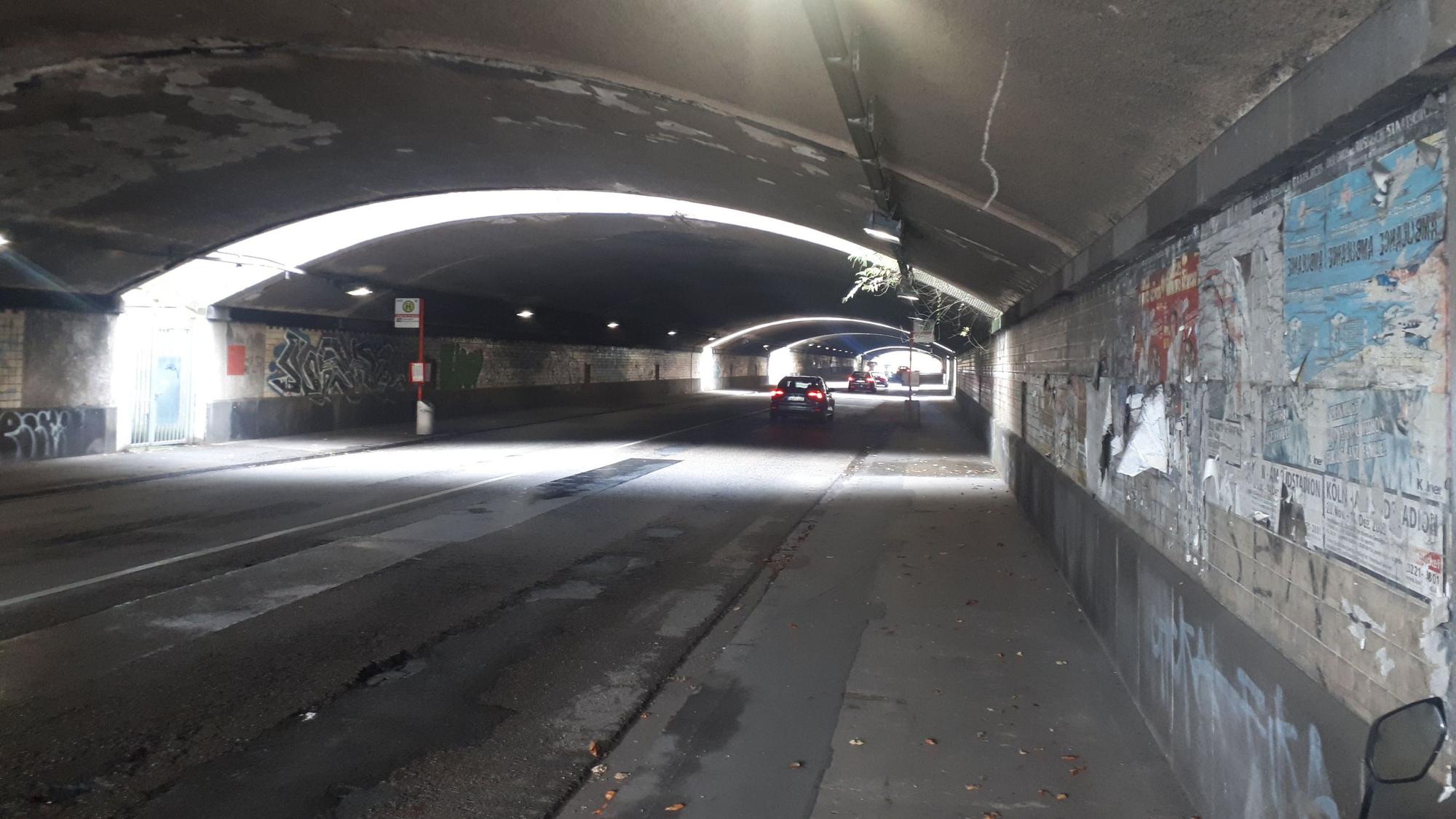 Der Bahndamm-Tunnel Longericher Straße soll ab 2025 generalsaniert werden.