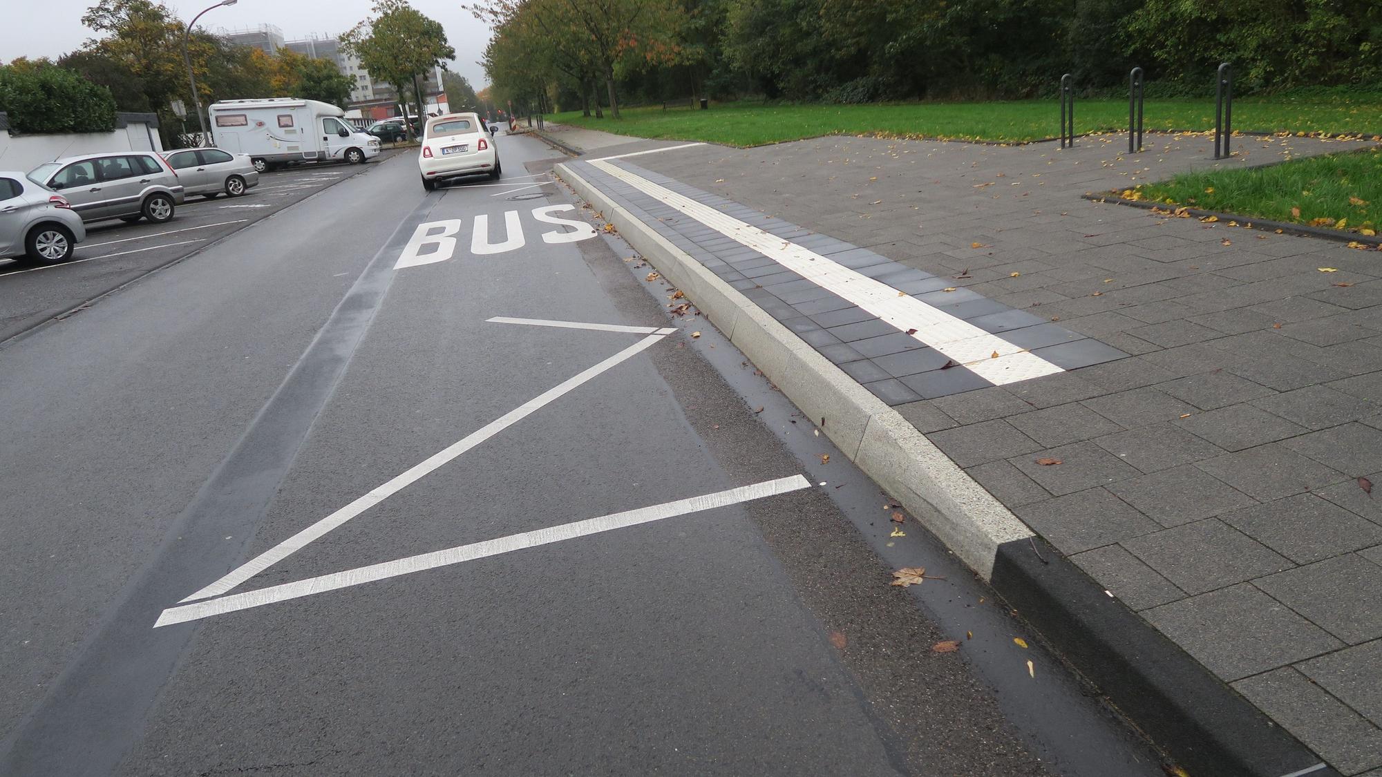 Vier Haltestellen der Buslinie 127 sollen barrierefrei umgebaut werden.