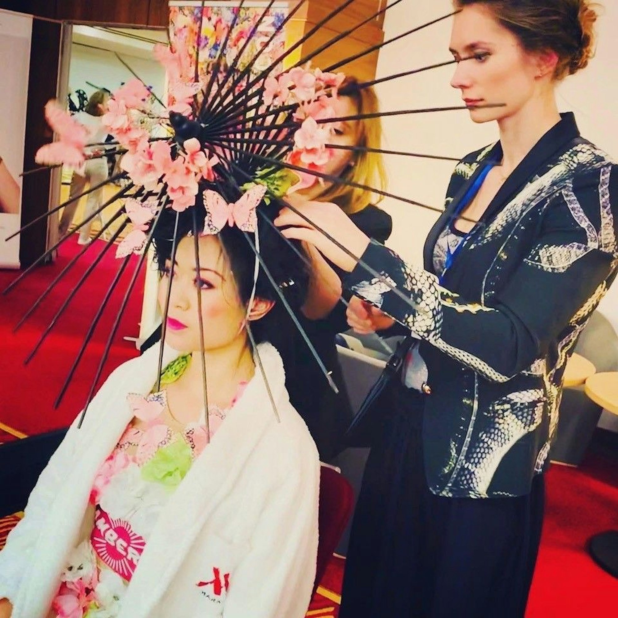 Modekönigin Tatjana Oziganova entwirft die Kostüme