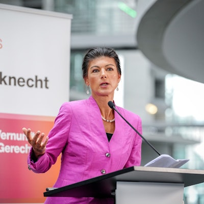 ARCHIV - 24.09.2024, Berlin: Sahra Wagenknecht, Prarteivorsitzende vom Bündnis Sahra Wagenknecht (BSW) und Bundestagsabgeordnete, gibt ein Pressestatement zu Beginn der Sitzungswoche im Bundestag. (zu dpa: «Wagenknecht pocht auf Distanz zu Merz in Ukraine-Politik») Foto: Kay Nietfeld/dpa +++ dpa-Bildfunk +++