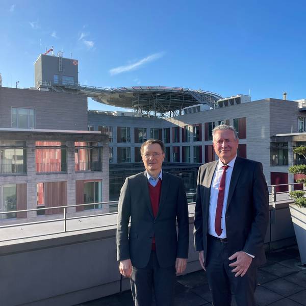 Gemeinsame Pressekonferenz nach einem Austausch über das Gesundheitswesen: Karl Lauterbach und Edgar Schömig im 4. Stock der Uniklinik Köln