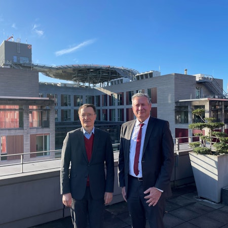 Gemeinsame Pressekonferenz nach einem Austausch über das Gesundheitswesen: Karl Lauterbach und Edgar Schömig im 4. Stock der Uniklinik Köln