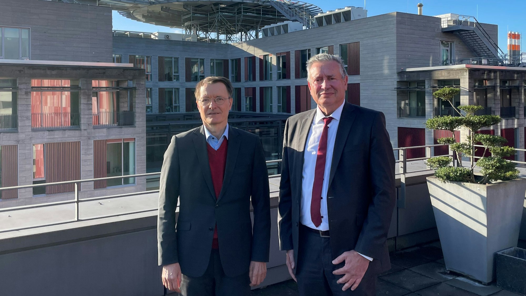 Gemeinsame Pressekonferenz nach einem Austausch über das Gesundheitswesen: Karl Lauterbach und Edgar Schömig im 4. Stock der Uniklinik Köln