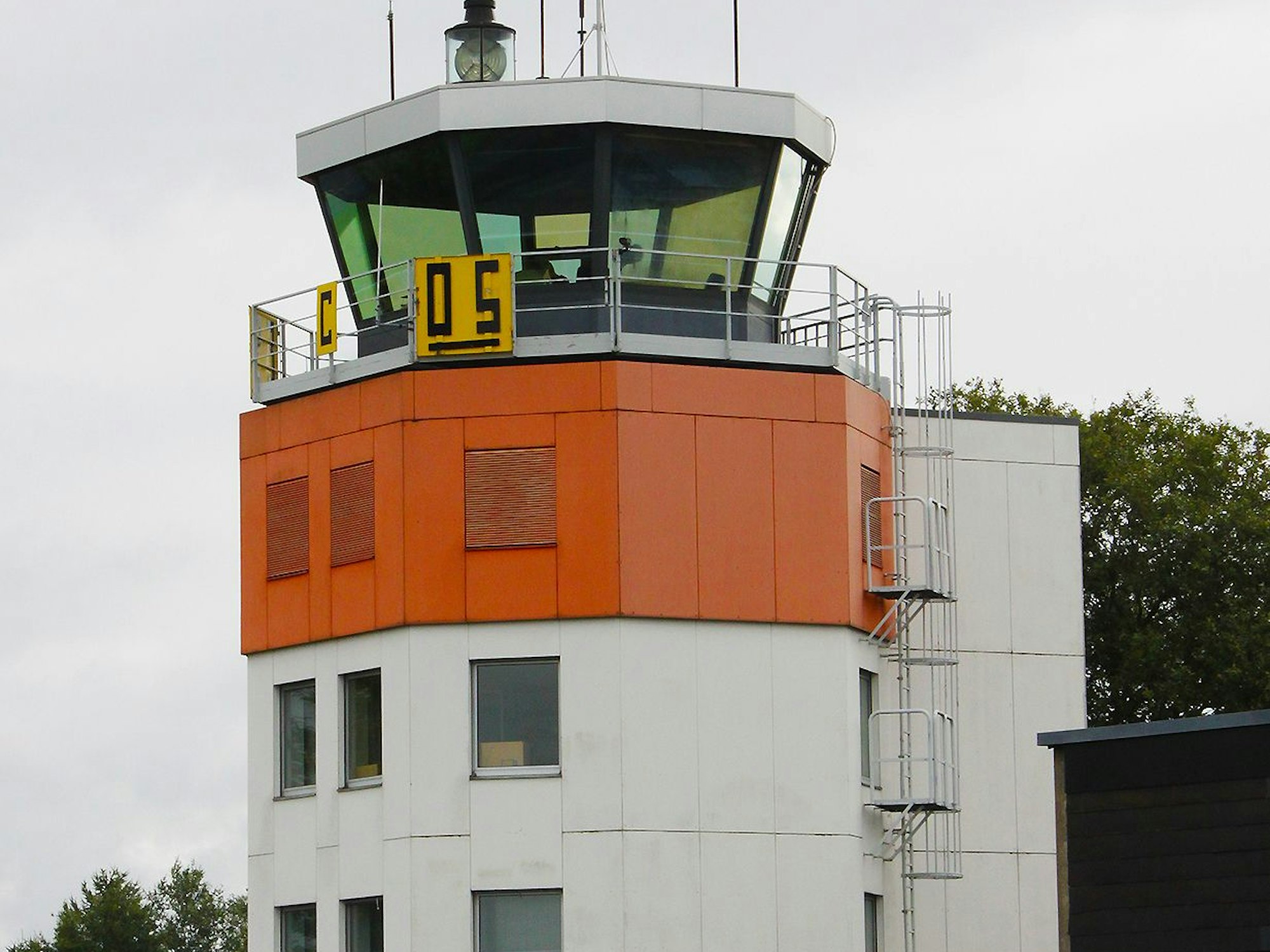 Der Tower auf dem Flugplatz Dahlemer Binz.