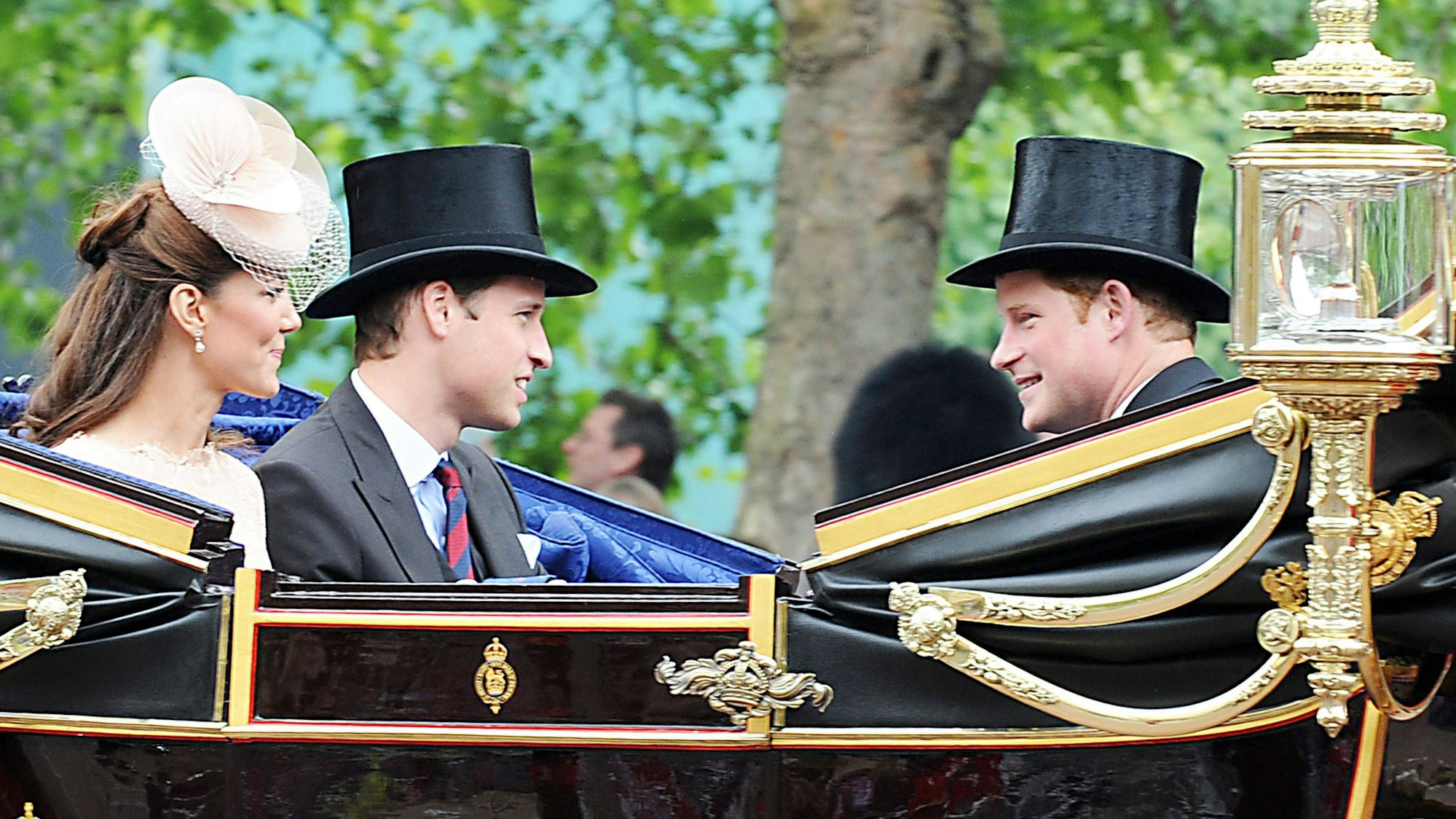 Kate Middleton, Prinz William und Prinz Harry beim Diamant-Jubiläum der Queen 2012.
