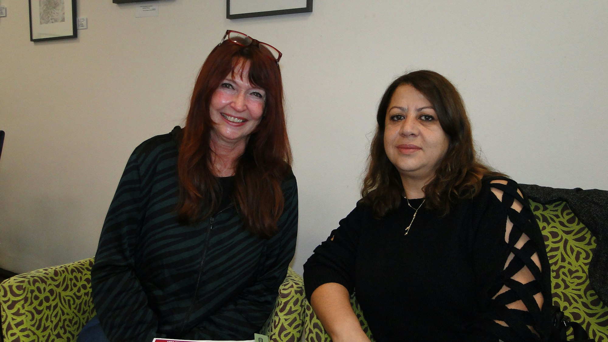 Sandra Winter (links) arbeitet als neue Leiterin des Bürgerzentrums eng mit der Beirats-Vorsitzenden Senay Kargin zusammen.