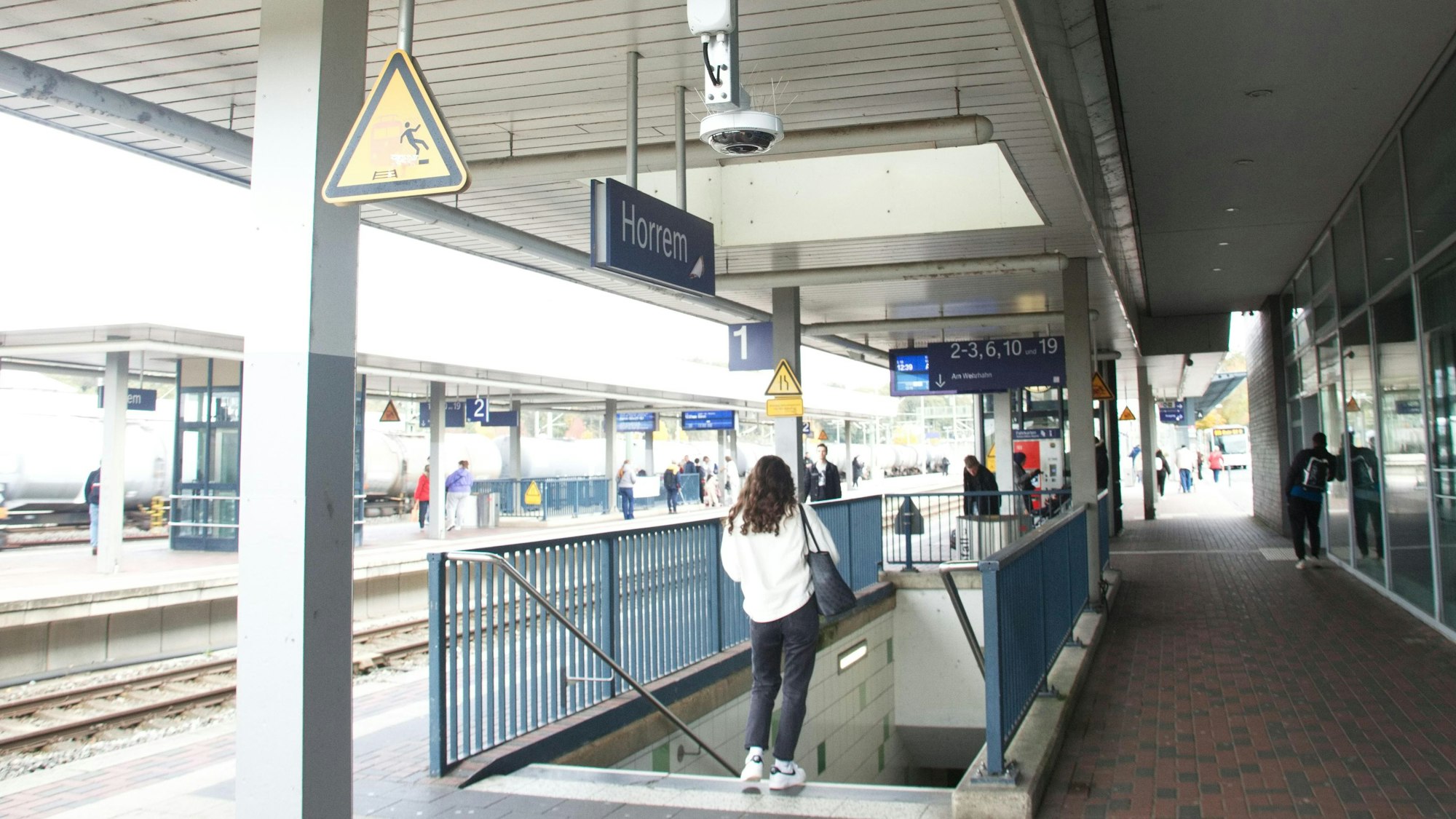 Das Foto zeigt das Bahnhofsgleis am Bahnhof Horrem.