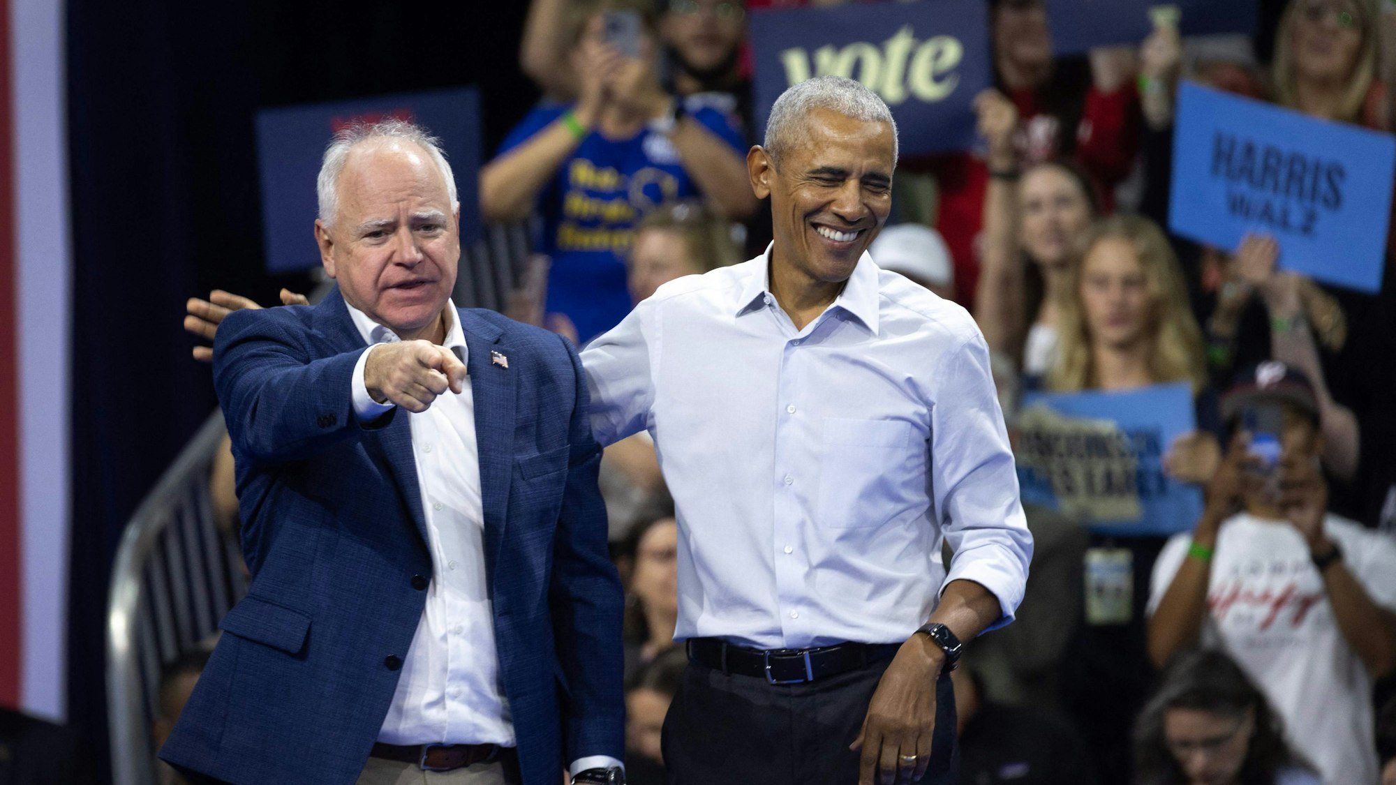 Falschmeldungen gehören im US-Wahlkampf 2024 dazu. Tim Walz macht dessen ungeachtet weiter und kommentiert den Deepfake nicht.