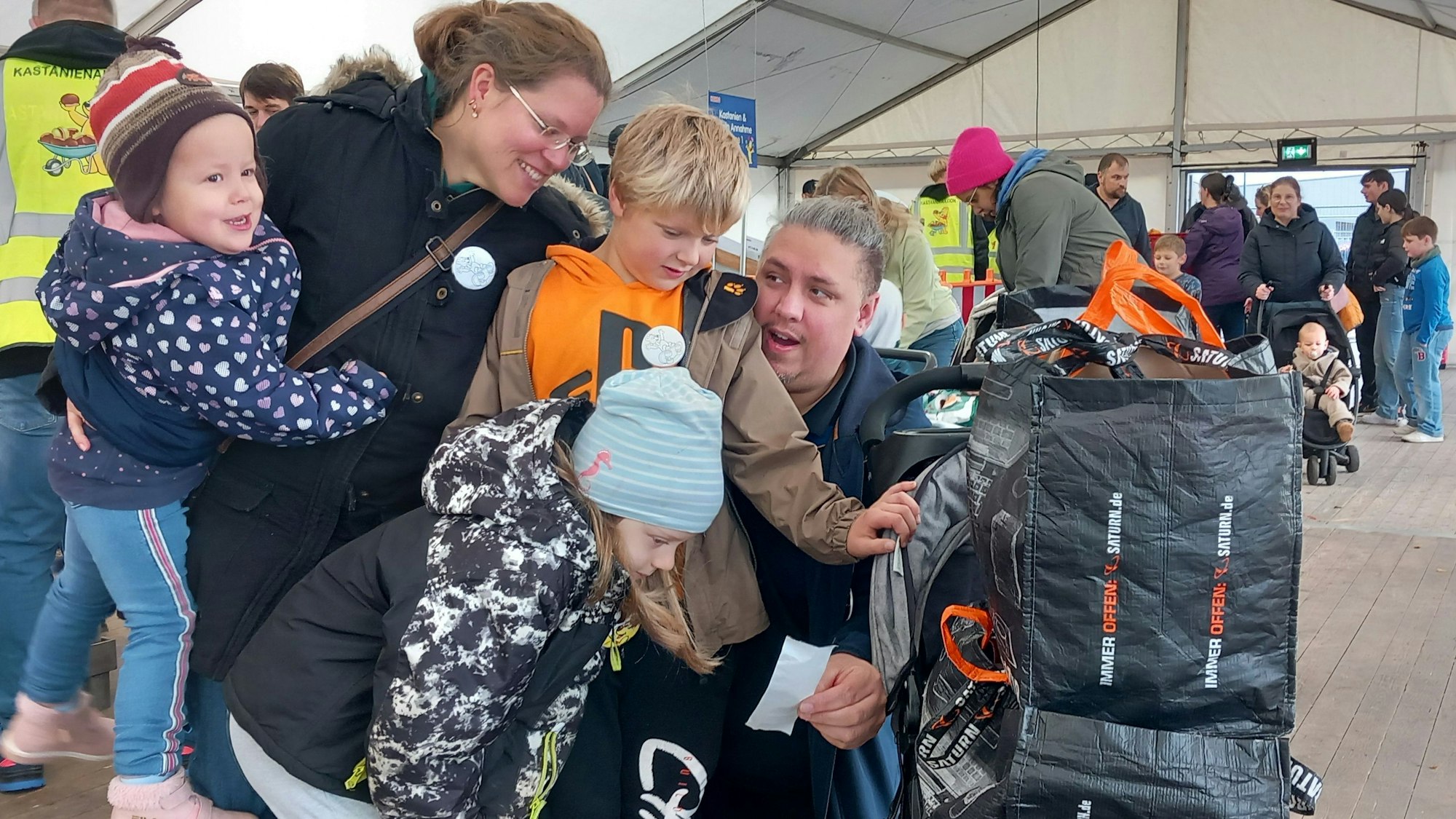 Kastanienaktion bei Haribo.Jan und Jessica Reske aus Reichshof-Eckenhagen mit Ella, Frieda und Emilio