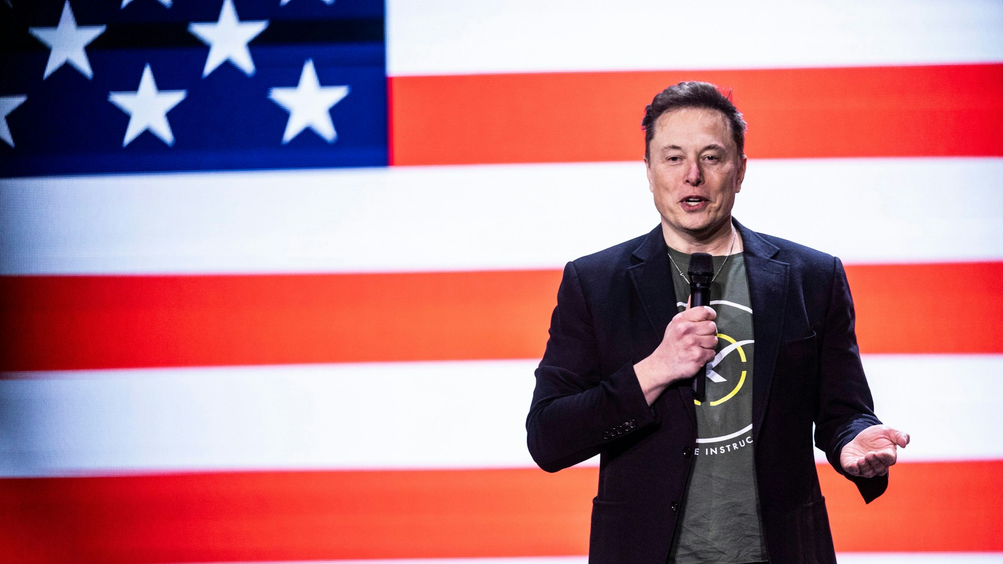 Elon Musk spricht in der Life Center Church.