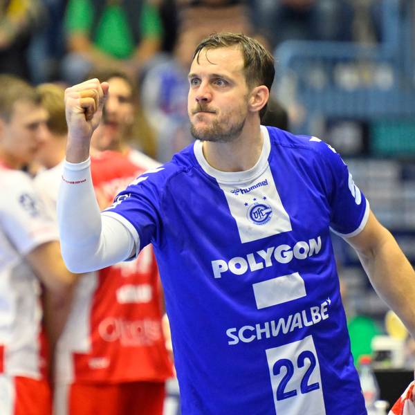 Kentin Mahe´reckt die Faust.