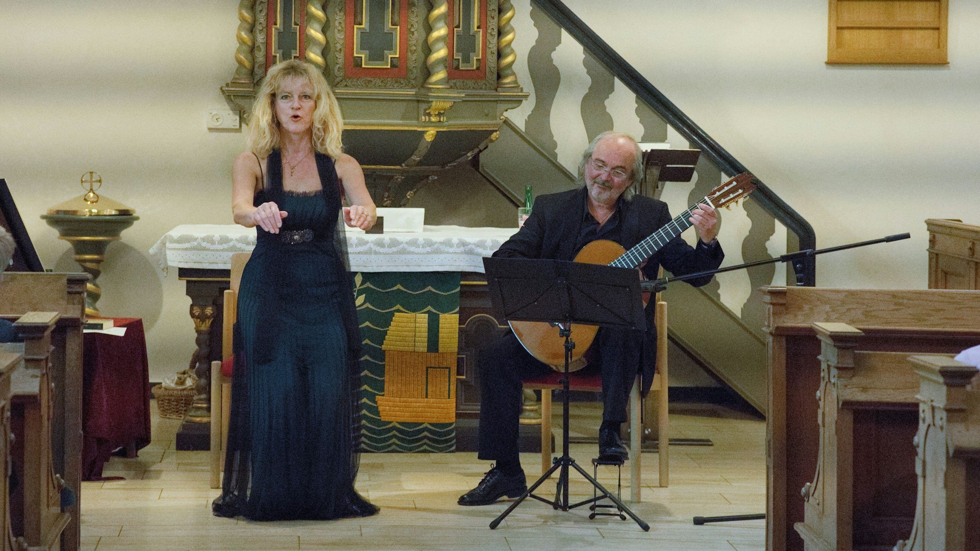 Das Bild zeigt das Duo während der Veranstaltung in Flamersheim